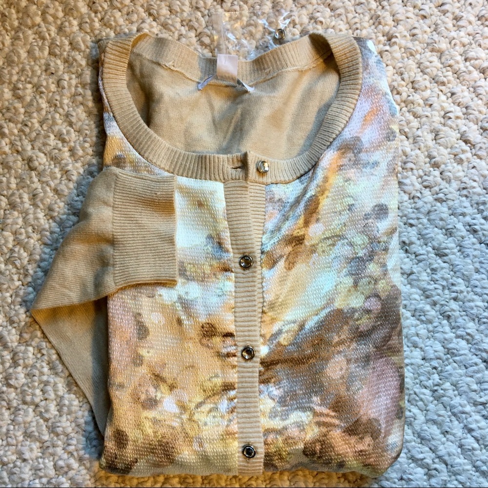 NWT Silky lightweight sweater w/diamond buttons
